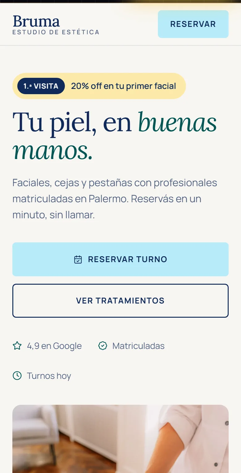 Web de muestra de estudio de estética en celular